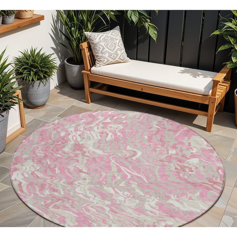 HomeRoots Abstract Transitional Rectangle Outdoor Rug - 8' Round