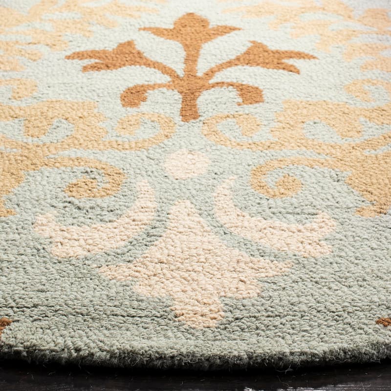 SAFAVIEH Handmade Blossom Fanndis Wool Rug
