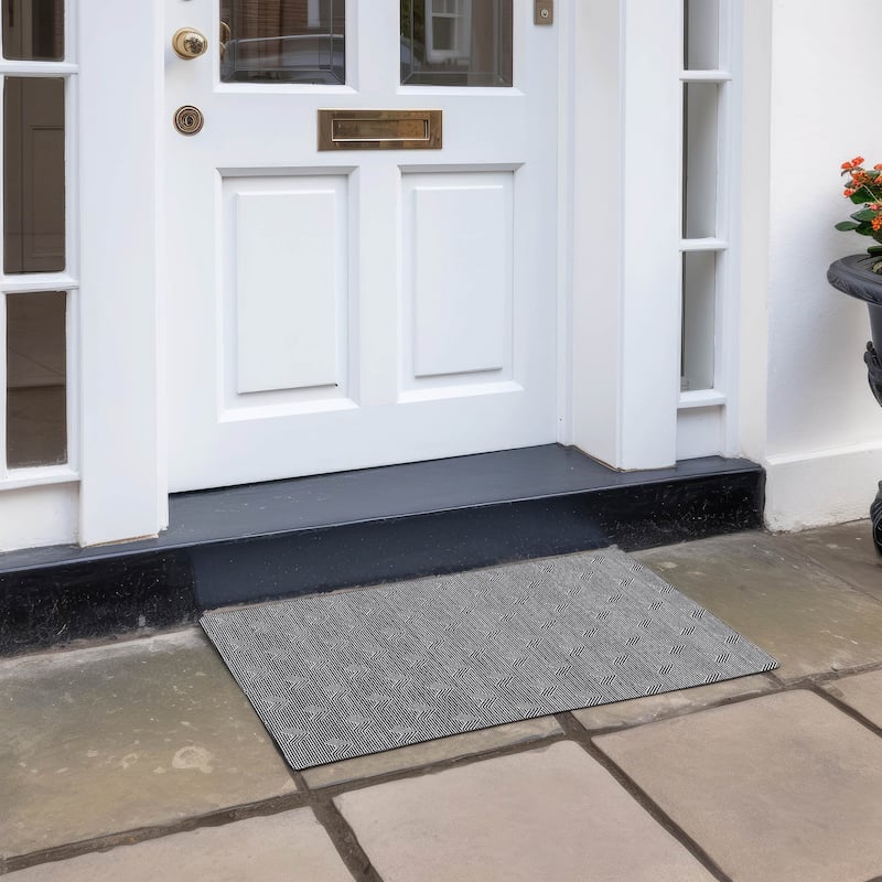 Machine Washable Indoor/ Outdoor Chantille Contemporary Stripe Rug - Black - 1'8" x 2'6"