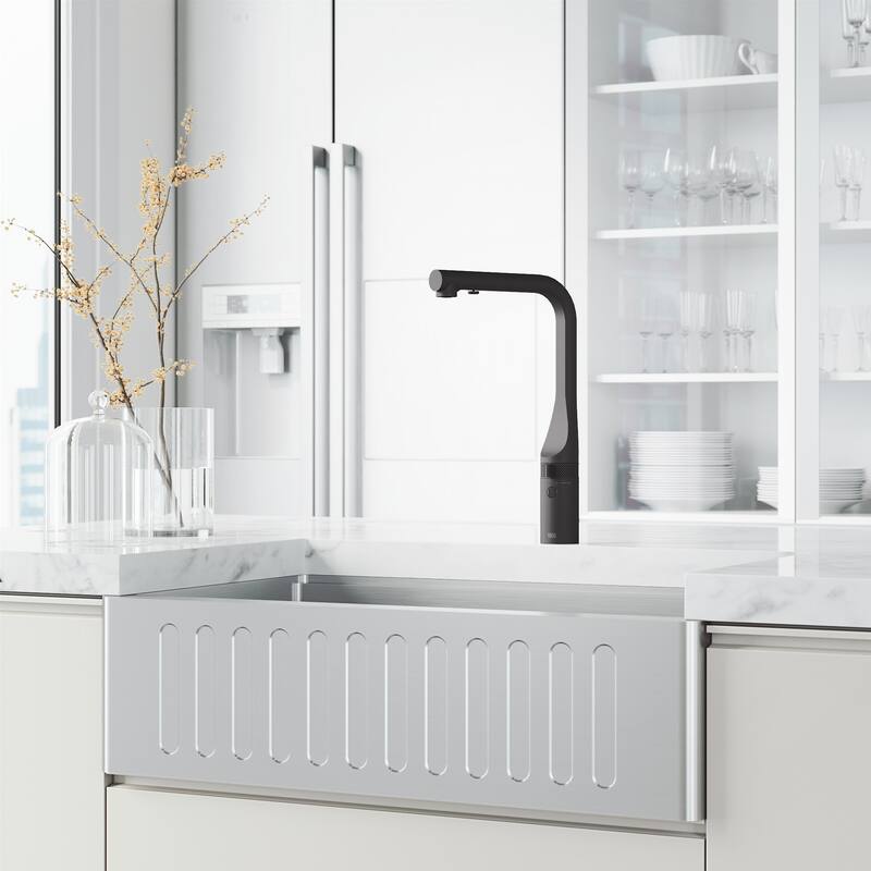 VIGO Jewel 15" H Touchless Pull-Out Sprayer Kitchen Faucet