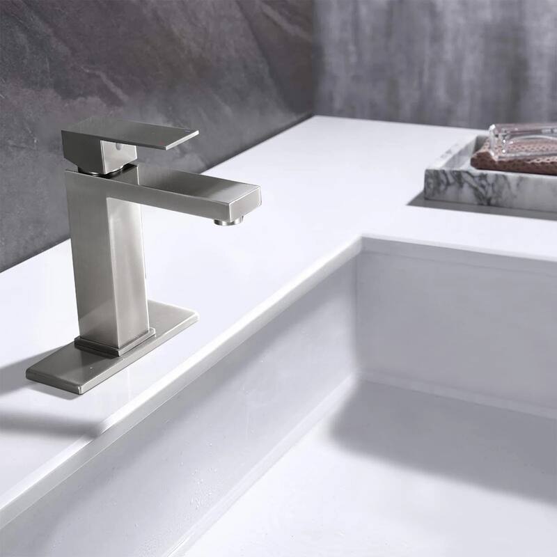Vanityfair Single Hole Single Handle Bathroom Faucet with Drain Assembly