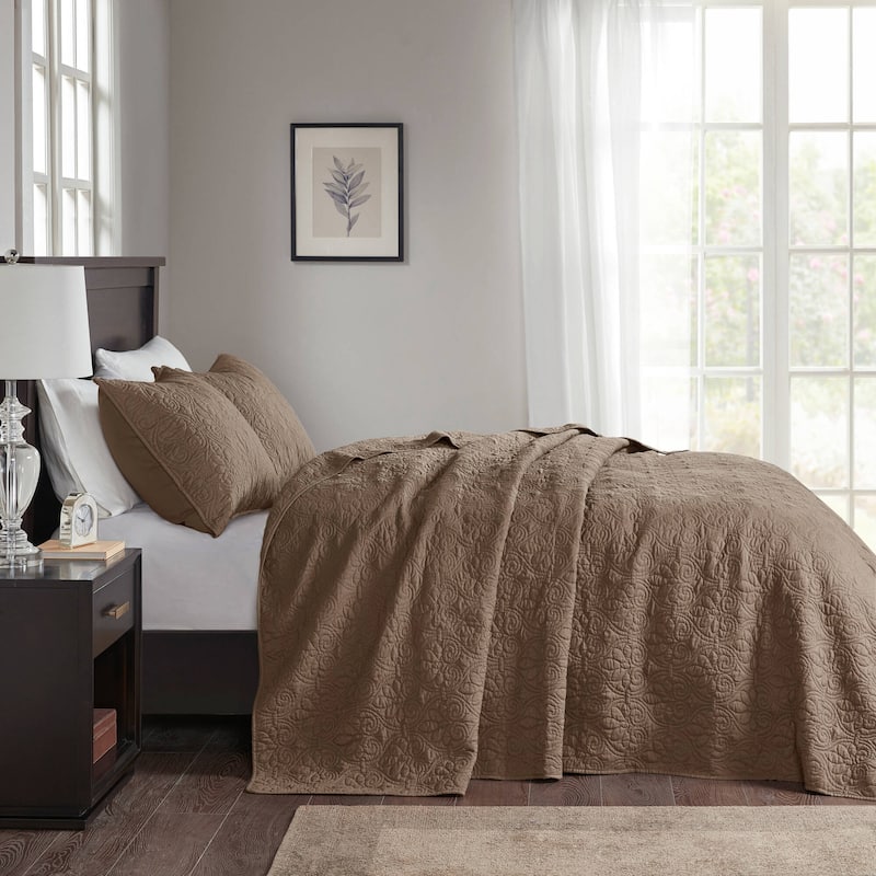 Madison Park Mansfield Reversible Oversized 3-piece Solid Texture Bedspread Quilt Set with Matching Shams