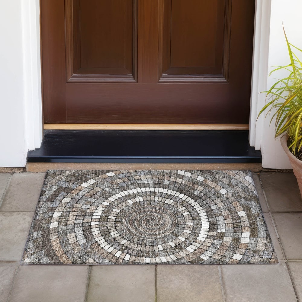 Machine Washable Indoor/Outdoor Contemporary Pinwheel Chantille Rug