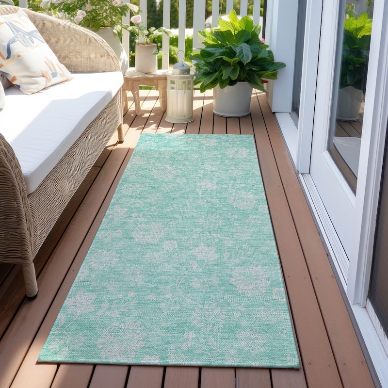 Machine Washable Indoor/ Outdoor Chantille Floral Farmhouse Rug