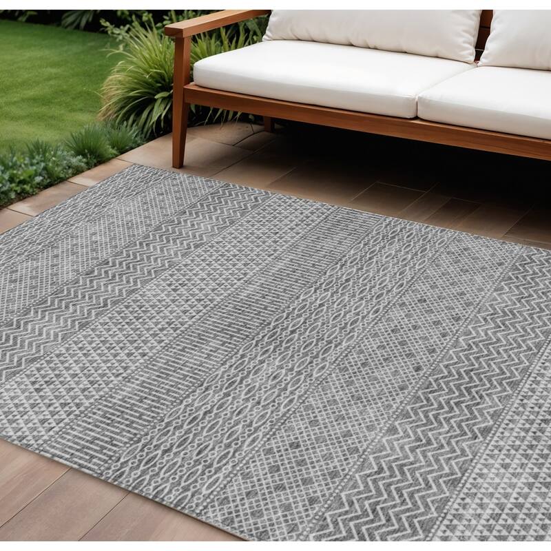 HomeRoots Chevron Modern Rectangle Outdoor Rug - 10' X 14'