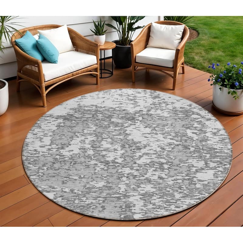 HomeRoots Abstract Transitional Rectangle Outdoor Rug - 8' Round