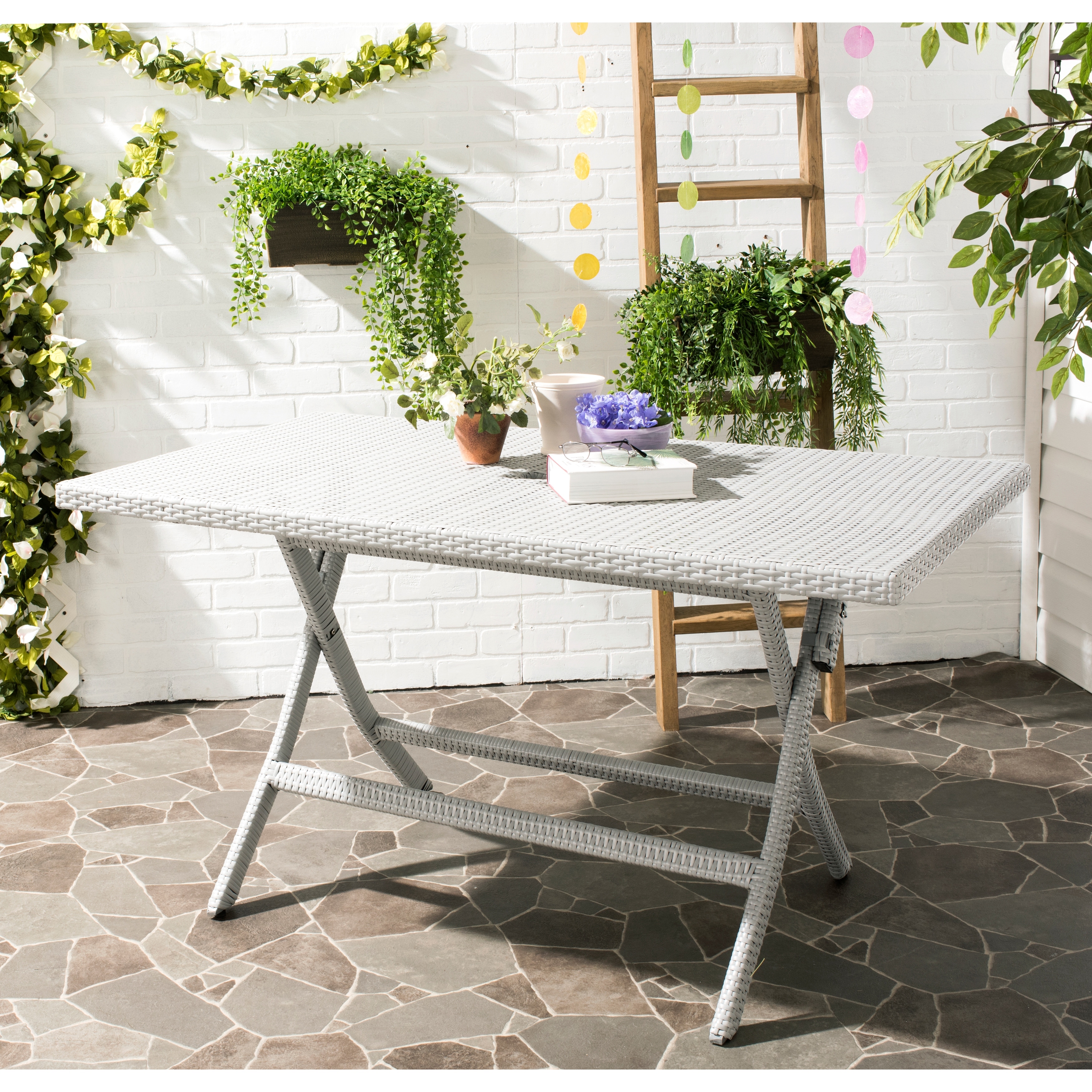 Safavieh outdoor dining table deals