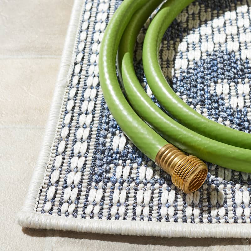 Martha Stewart by SAFAVIEH Washable Fulden Indoor/ Outdoor Waterproof Rug