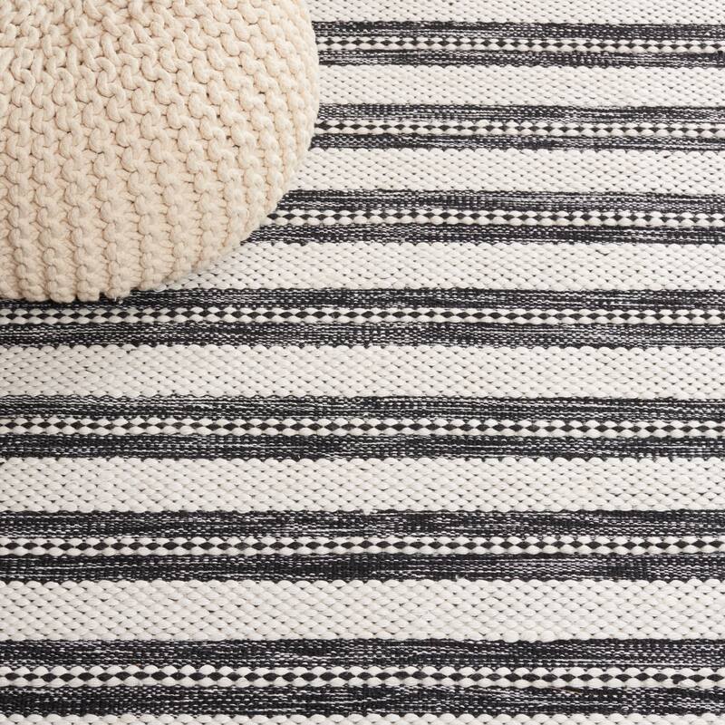 SAFAVIEH Handmade Kilim Chuan Farmhouse Stripe Rug