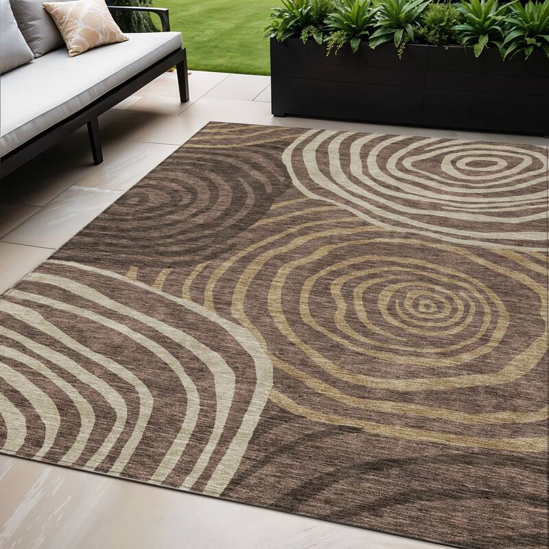 HomeRoots Abstract Transitional Rectangle Outdoor Rug - 5' X 8'