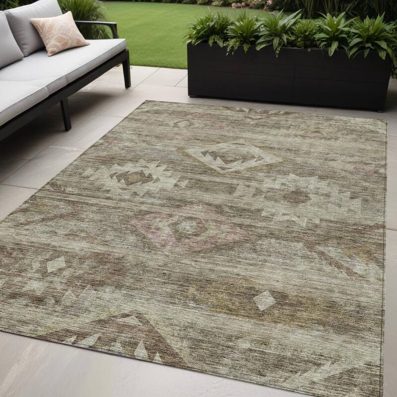 HomeRoots Southwestern Transitional Rectangle Outdoor Rug - 5' X 8'
