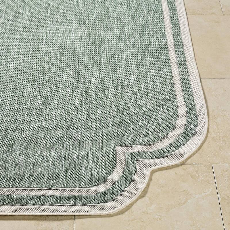 Livabliss Miami Beach Traditional Indoor/Outdoor Area Rug