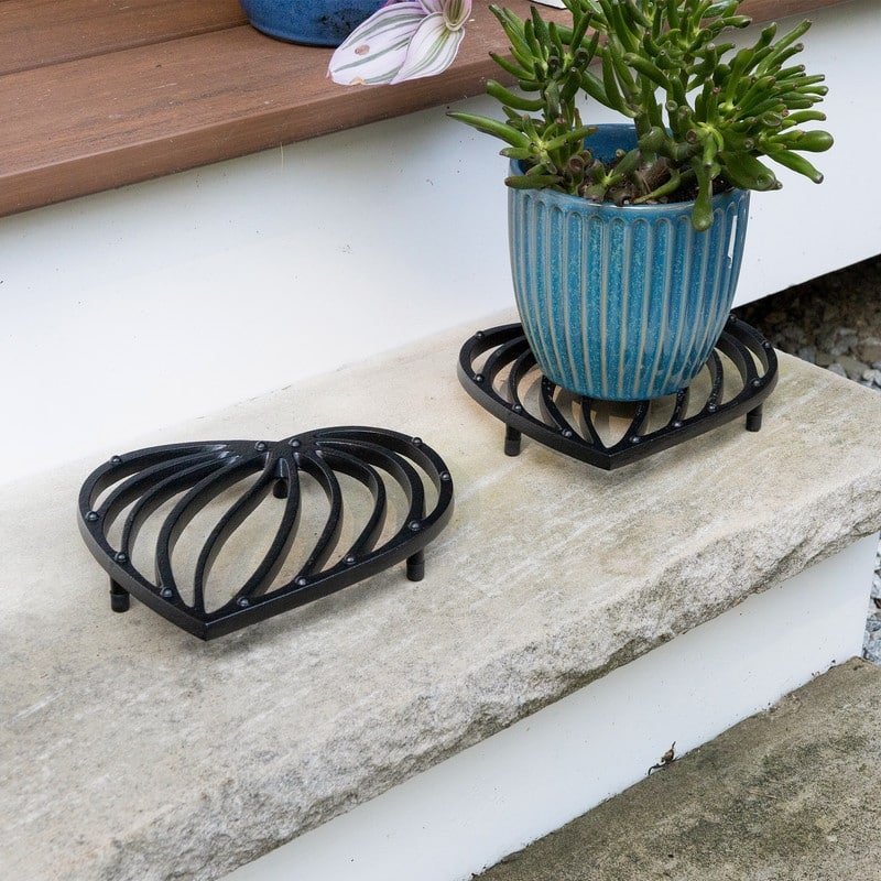 Achla Designs 6.88"W Black Powedercoat Finish Wrought Iron Leaf Trivet (Set of 2)