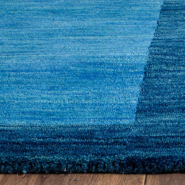 SAFAVIEH Handmade Himalaya Wool Gabbeh Rug