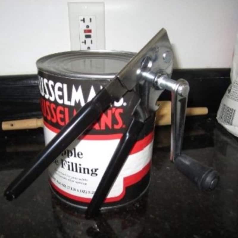 Commercial Oneida Easy Crank Can Opener - 4.5" x 3.5" x 10.4"