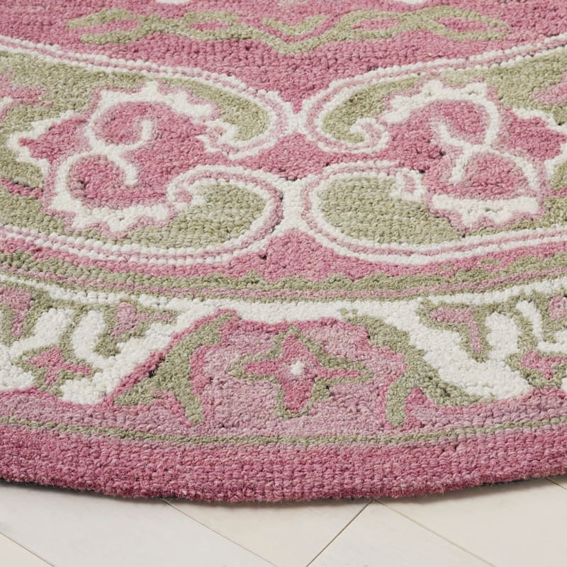 SAFAVIEH Handmade Savonnerie Radolija Traditional Wool Rug