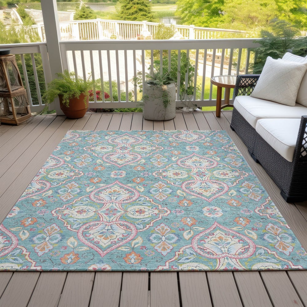 Machine Washable Indoor/Outdoor Traditional Spades Chantille Rug
