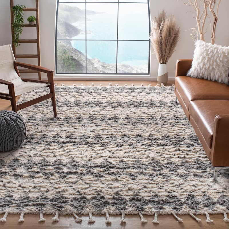 SAFAVIEH Handmade Casablanca Shag Ernesta Tribal Wool Rug - 8' x 10' - Ivory/Grey