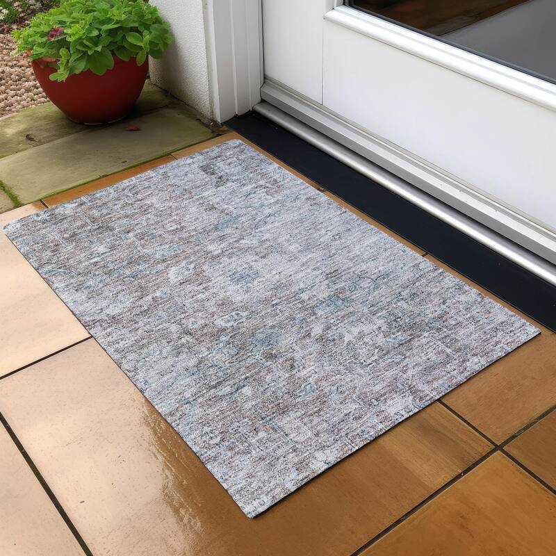 Machine Washable Indoor/ Outdoor Chantille Distressed Traditional Rug - Mocha - 1'8" x 2'6"
