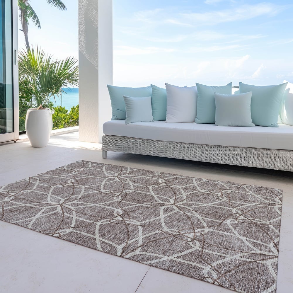 Machine Washable Indoor/ Outdoor Abstract Prism Chantille Rug