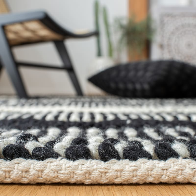 SAFAVIEH Handmade Natura Annedorte Wool Rug