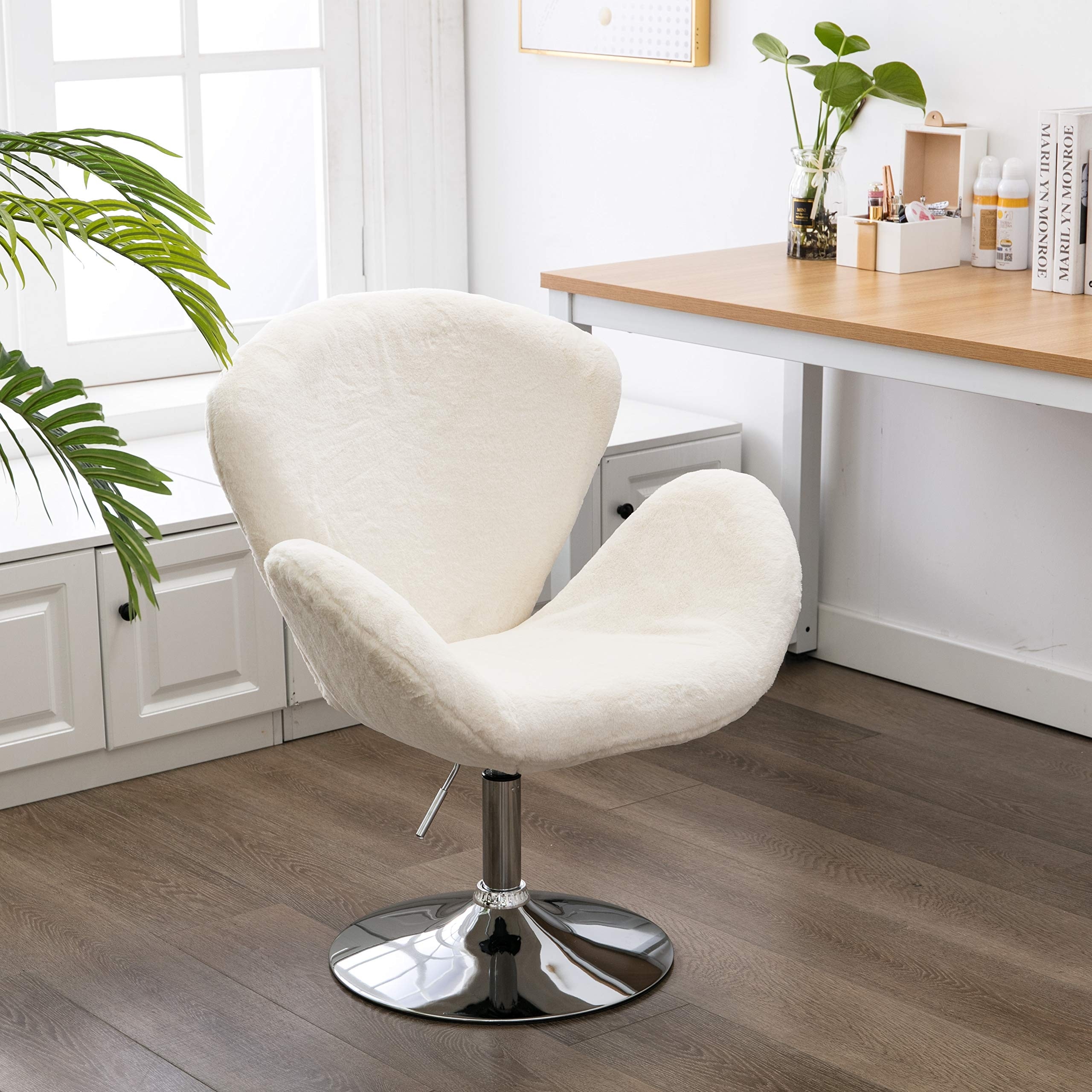 White fluffy vanity 2025 chair