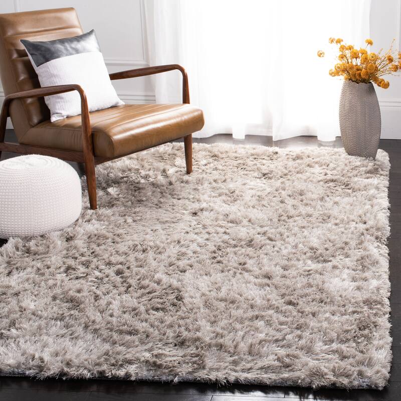 SAFAVIEH Handmade Odalis Shag Kevina Solid Rug - 4' x 6' - Light Grey