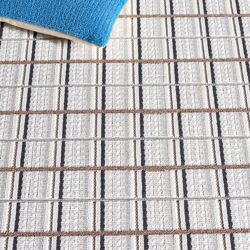 SAFAVIEH Veranda Tiziana Washable Indoor/Outdoor Rug - Weather Resistant & Easy Cleaning