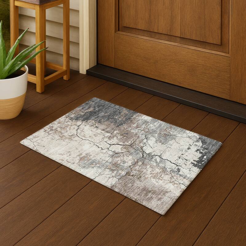 Machine Washable Indoor/ Outdoor Modern Crackle Chantille Rug - Taupe - 1'8" x 2'6"
