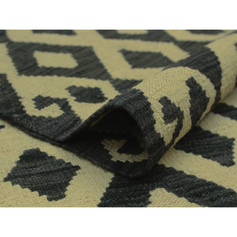 Hand-Woven Sangat Kilim Tordil Ivory/Black Rug - 5'9" x 8'1"