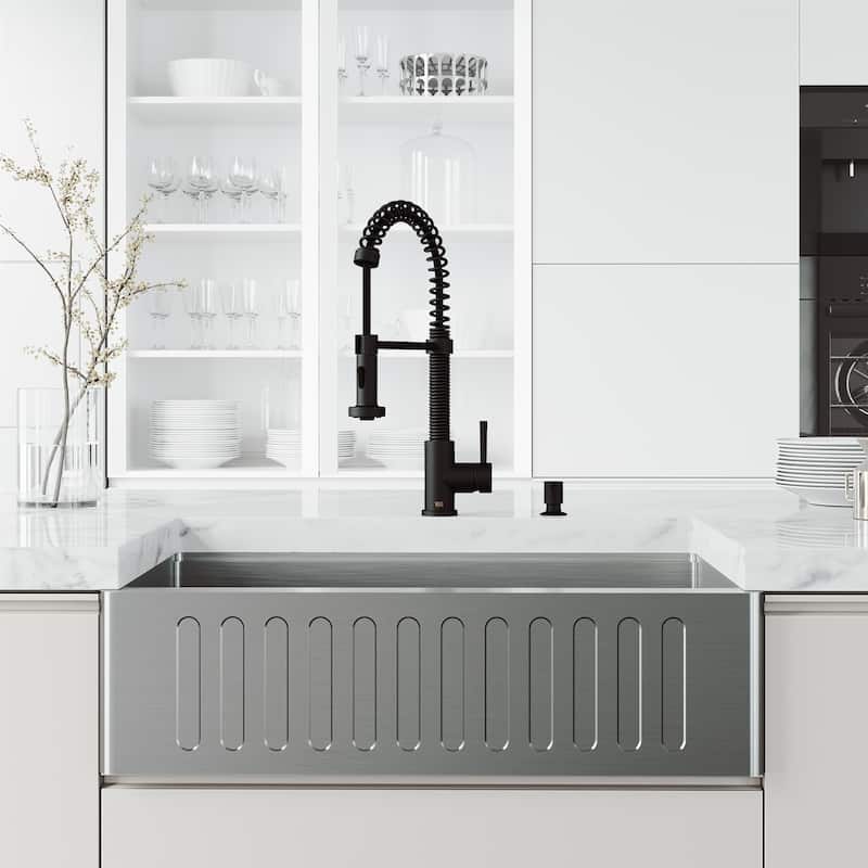 VIGO Edison 19" H Single Handle Pull-Down Sprayer Kitchen Faucet