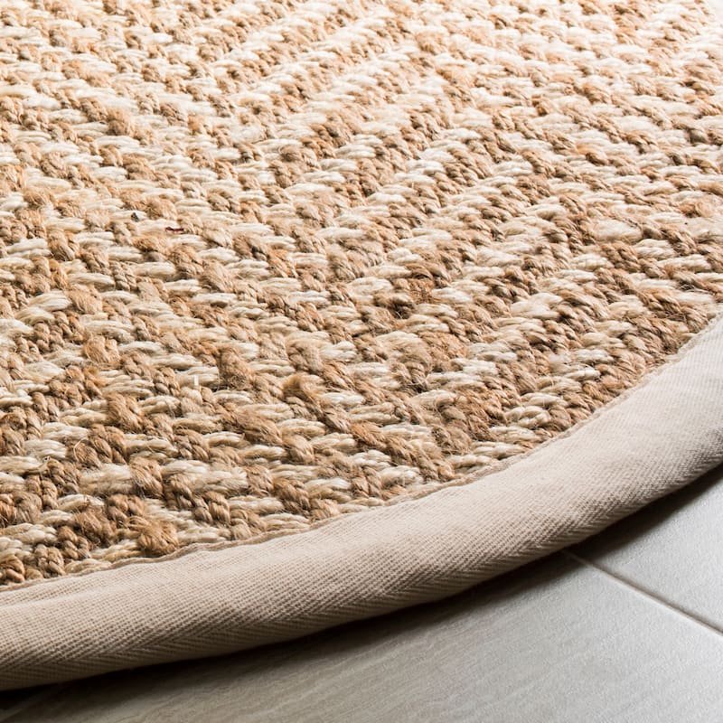 SAFAVIEH Handmade Natural Fiber Arlinda Chevron Jute Rug - 6' Round - Ivory/Natural - Round