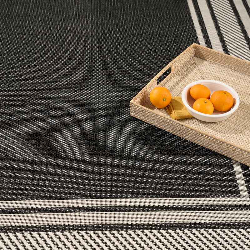Nourison Horizon Indoor/Outdoor Geometric Area Rug