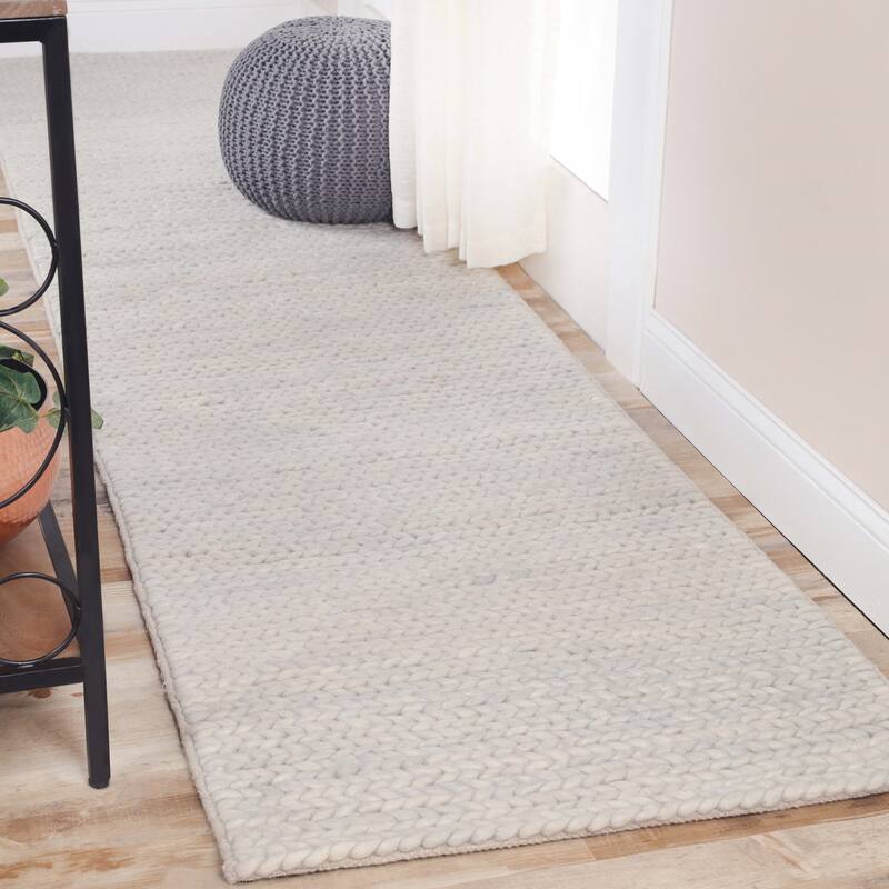 Handcrafted Traditional Rustic Handmade Braided Wool Indoor Area Rug by Superior