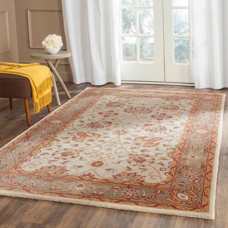 SAFAVIEH Handmade Antiquity Mazie Traditional Oriental Wool Rug - 8'3" x 11' - Ivory