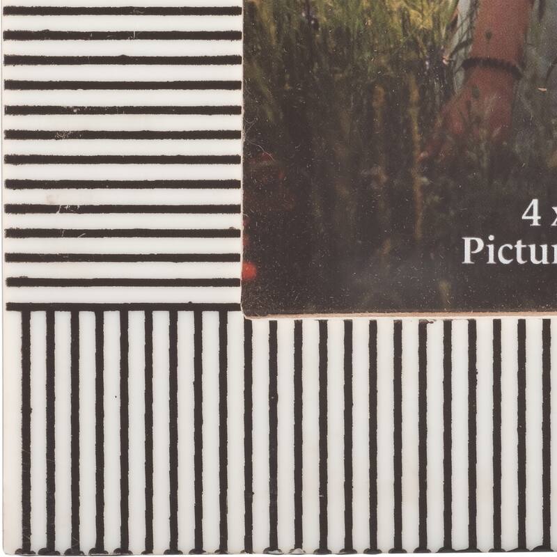 4" x 6" Decorative Photo Frame Contemporary Polyresin Black and White Etched Line Design Picture Frame Home or