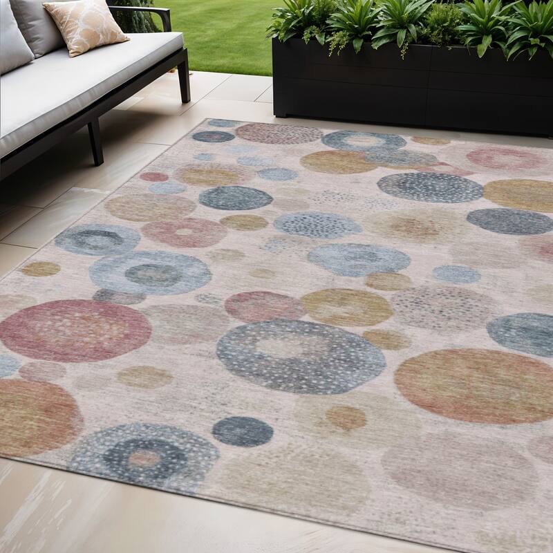 HomeRoots Geometric Transitional Rectangle Outdoor Rug - 5' X 8'