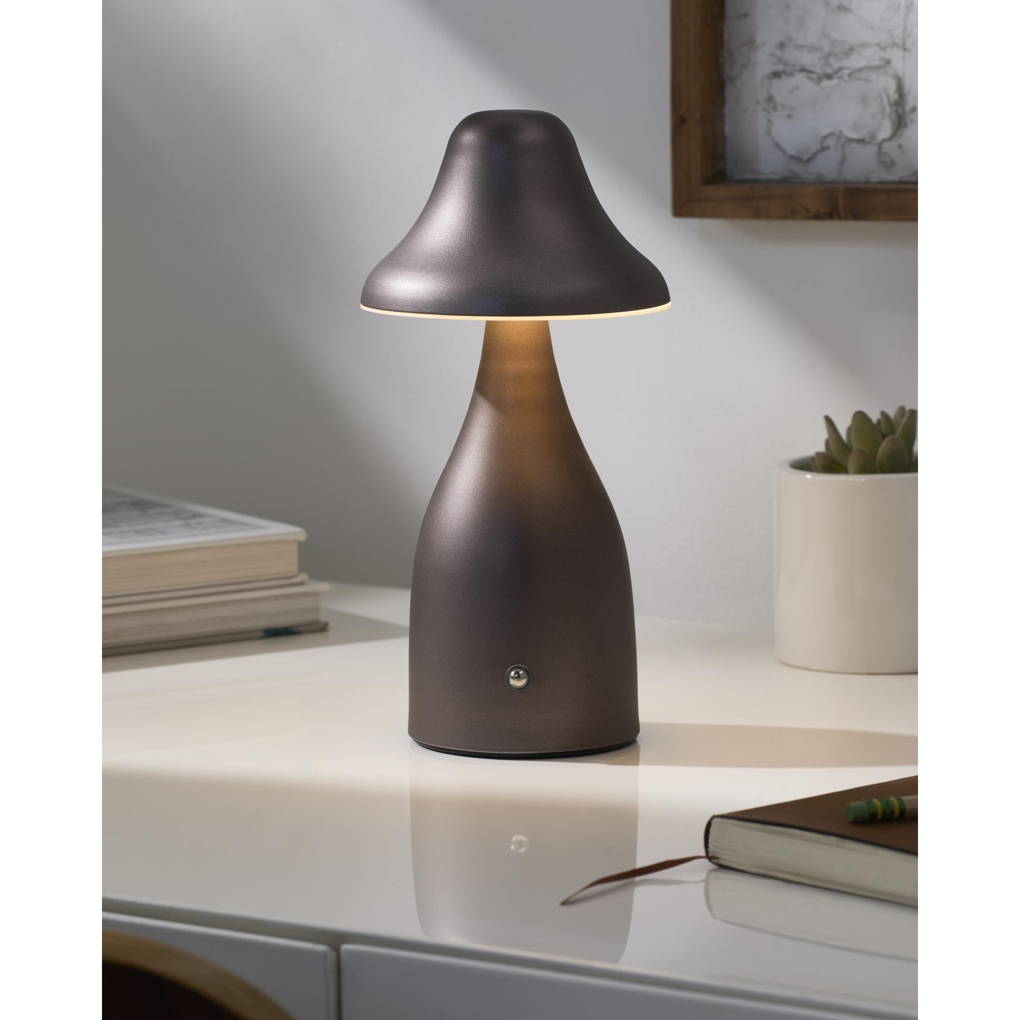 Livabliss Furnas Traditional Accent Table Lamp