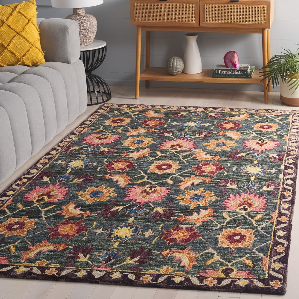 SAFAVIEH Handmade Aspen Miloranka Boho Floral Wool Rug
