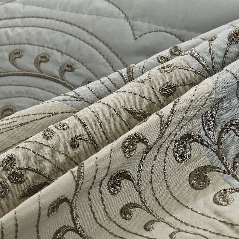 Kaleen Luxury 7 Piece Comforter