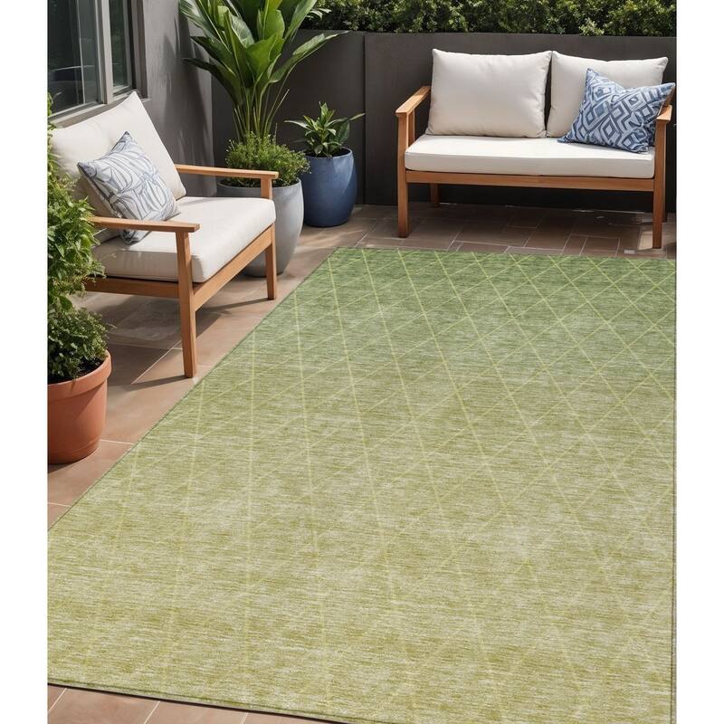 HomeRoots Geometric Transitional Rectangle Outdoor Rug - 5' X 8'