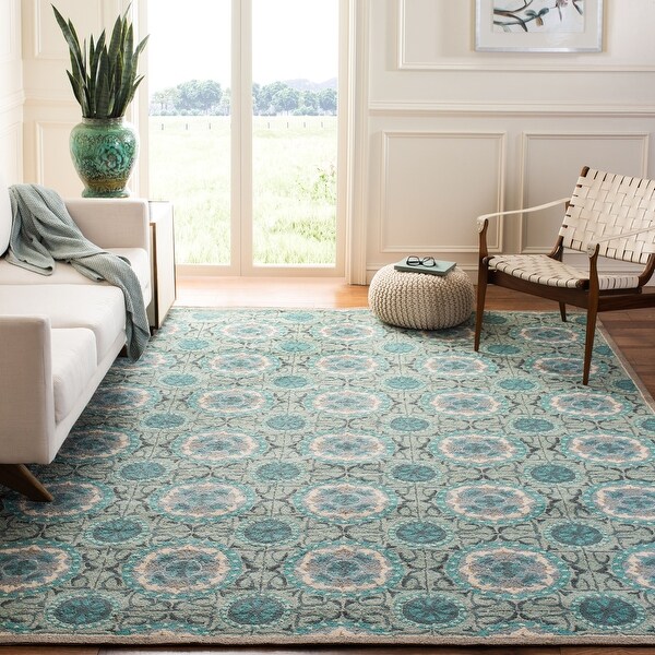 SAFAVIEH Handmade Four Seasons Towanda Floral Rug. Opens flyout.