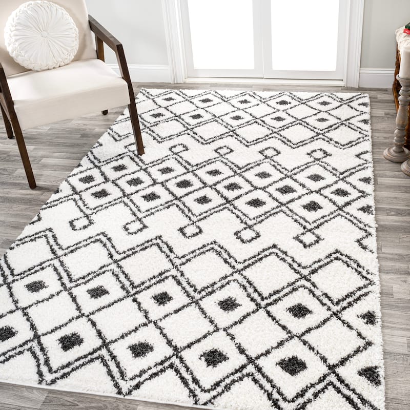 JONATHAN Y Sura Moroccan Diamond Shag Area Rug