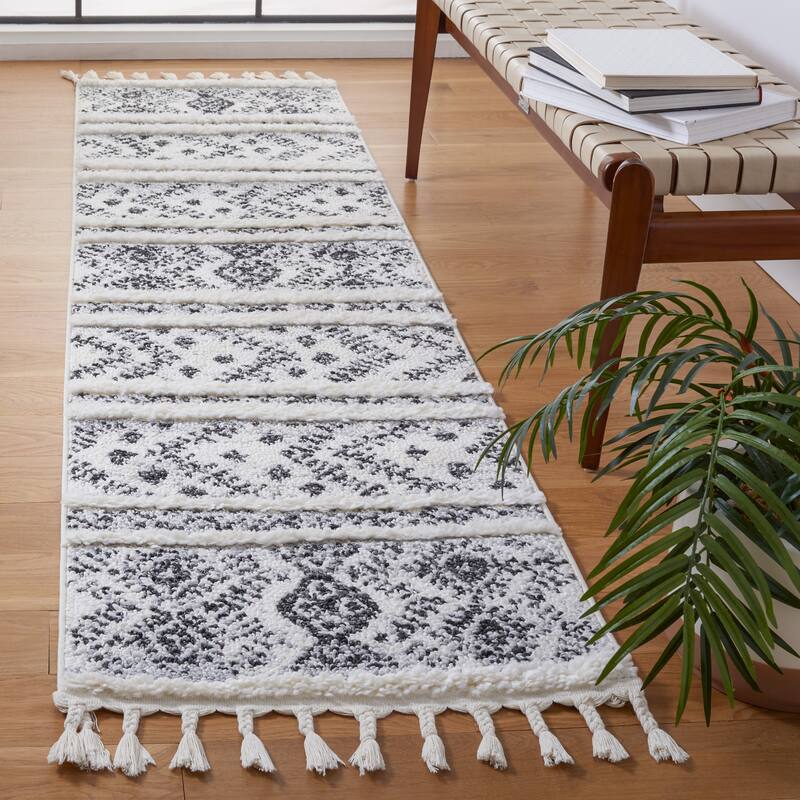 SAFAVIEH Moroccan Tassel Shag Ilijana 2-inch Thick Rug - 2'3" x 8' Runner - Ivory/Grey