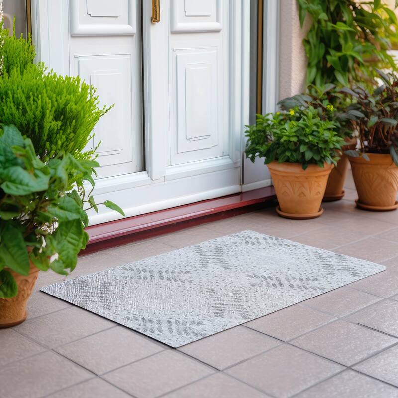 Machine Washable Indoor/ Outdoor Chantille Global Boho Rug - Gray - 1'8" x 2'6"