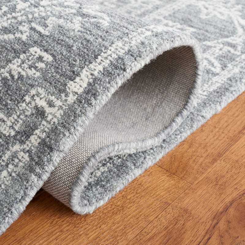 SAFAVIEH Handmade Micro-Loop Berivan Medallion Wool Rug