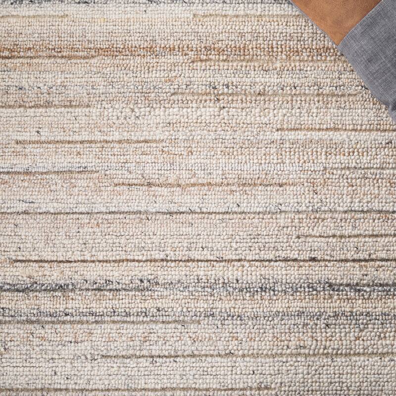 SAFAVIEH Handmade Natura Folkeline Transitional Wool Rug