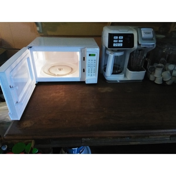 Danby .7 Cu. Ft. Counter-top 700 Watt Microwave in White - On Sale - Bed  Bath & Beyond - 31994037