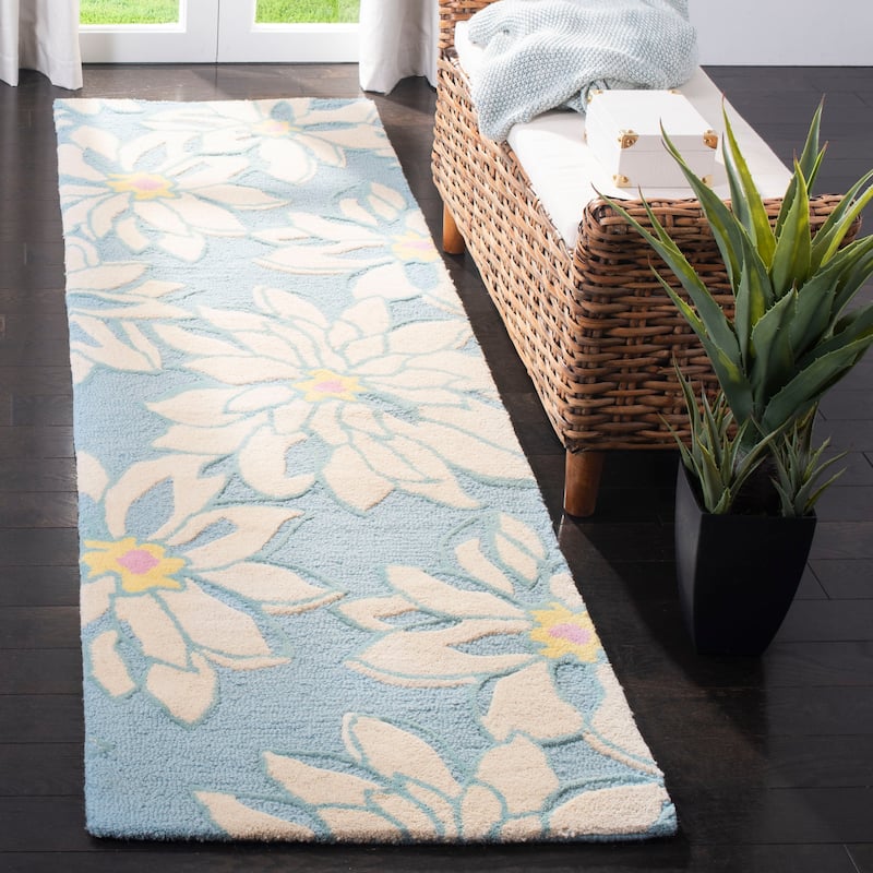 SAFAVIEH Handmade Blossom Pragiya Blue Wool Rug