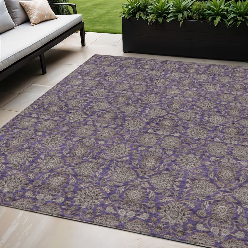HomeRoots Floral Transitional Rectangle Outdoor Rug - 5' X 8'